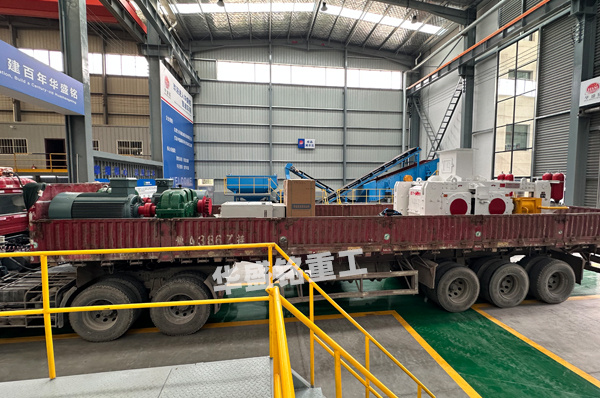 時產(chǎn)150-200t/hG1000x600型高壓輥磨機(jī)發(fā)貨現(xiàn)場